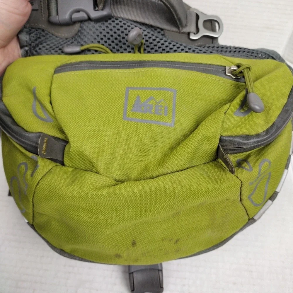 REI Ultra Dog Pack size Small Green Lightweight for Hiking, Backpack Fishing